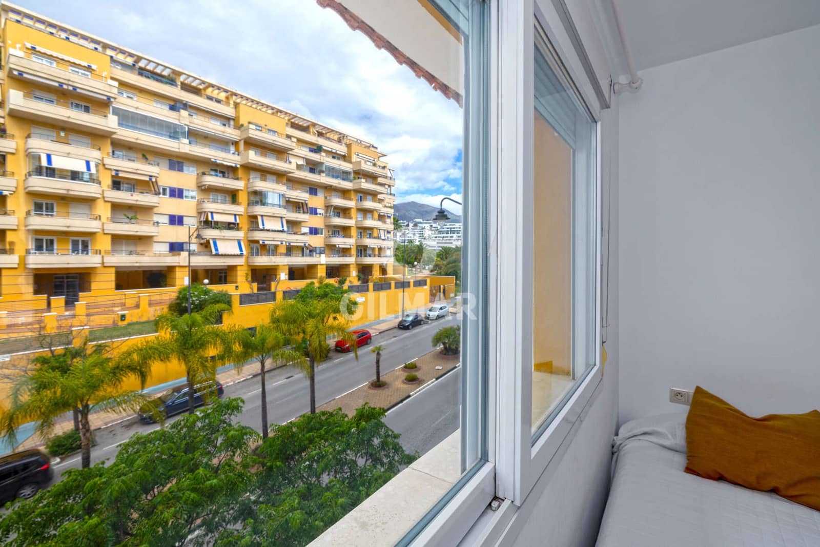 3 makuuhuone Asunto myytävänä paikassa Estepona mukana uima-altaan 
autotalli - 420 000 € (Ref: 9830307)
