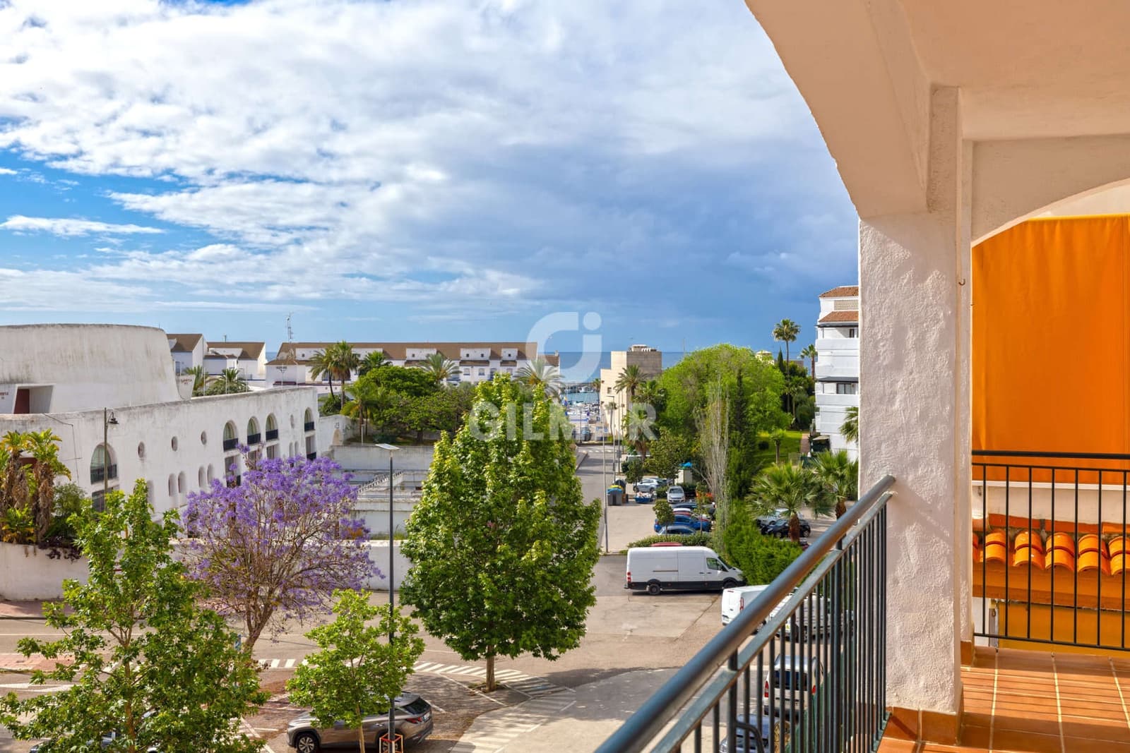 3 makuuhuone Asunto myytävänä paikassa Estepona mukana uima-altaan 
autotalli - 420 000 € (Ref: 9830307)