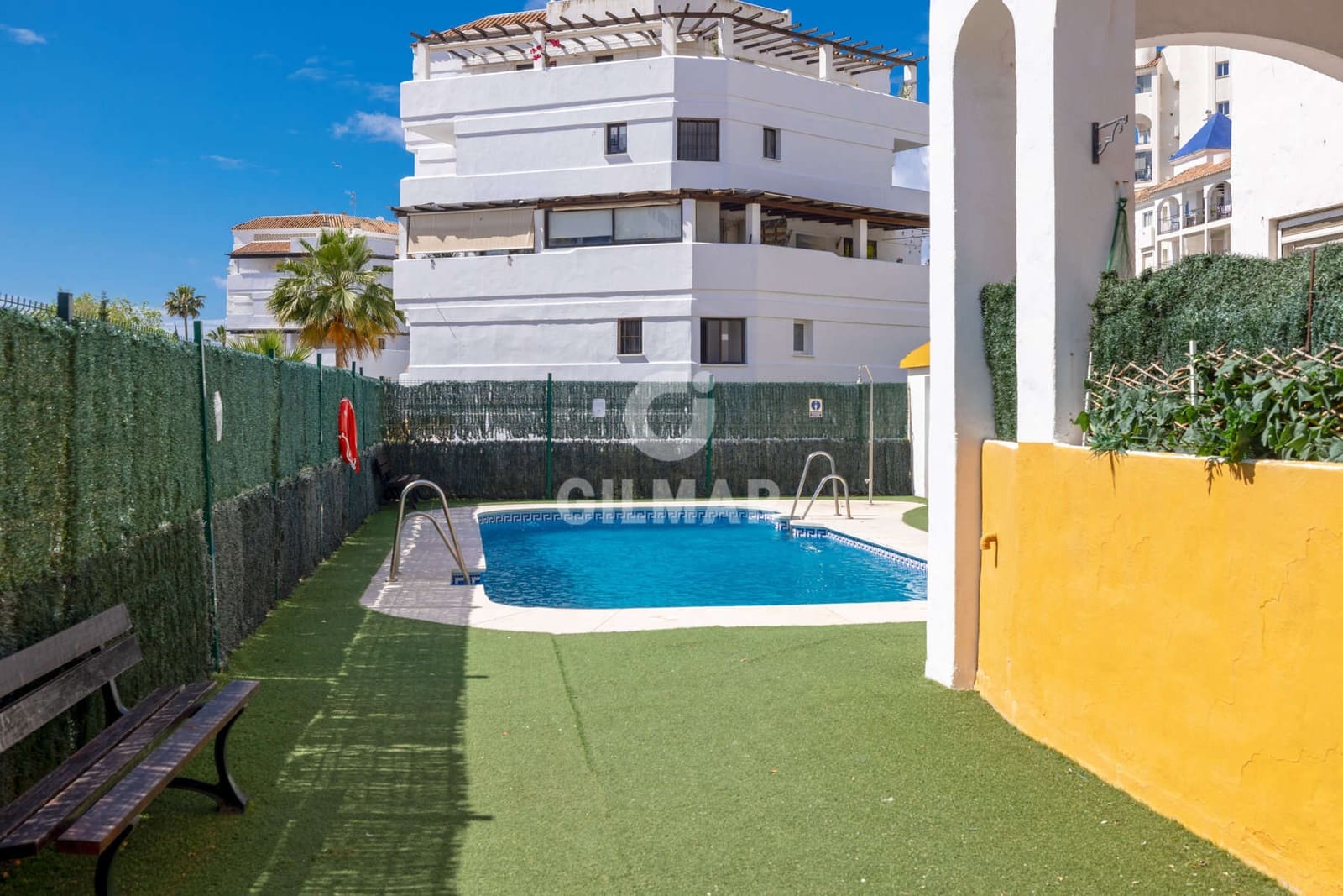 3 makuuhuone Asunto myytävänä paikassa Estepona mukana uima-altaan 
autotalli - 420 000 € (Ref: 9830307)