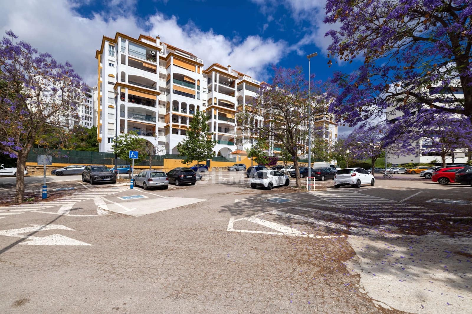 3 makuuhuone Asunto myytävänä paikassa Estepona mukana uima-altaan 
autotalli - 420 000 € (Ref: 9830307)