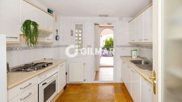 3 sypialnia Mieszkanie na sprzedaż w Puerto de Estepona, Estepona z basenem garażem - 420 000 € (Ref: 9830307)