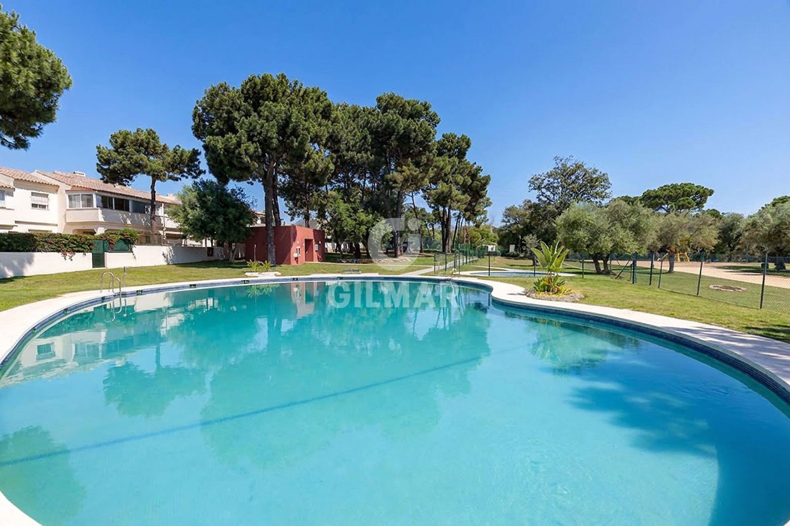 4 bedroom Terraced Villa for sale in Marbella with pool garage - € 790,000 (Ref: 9832327)