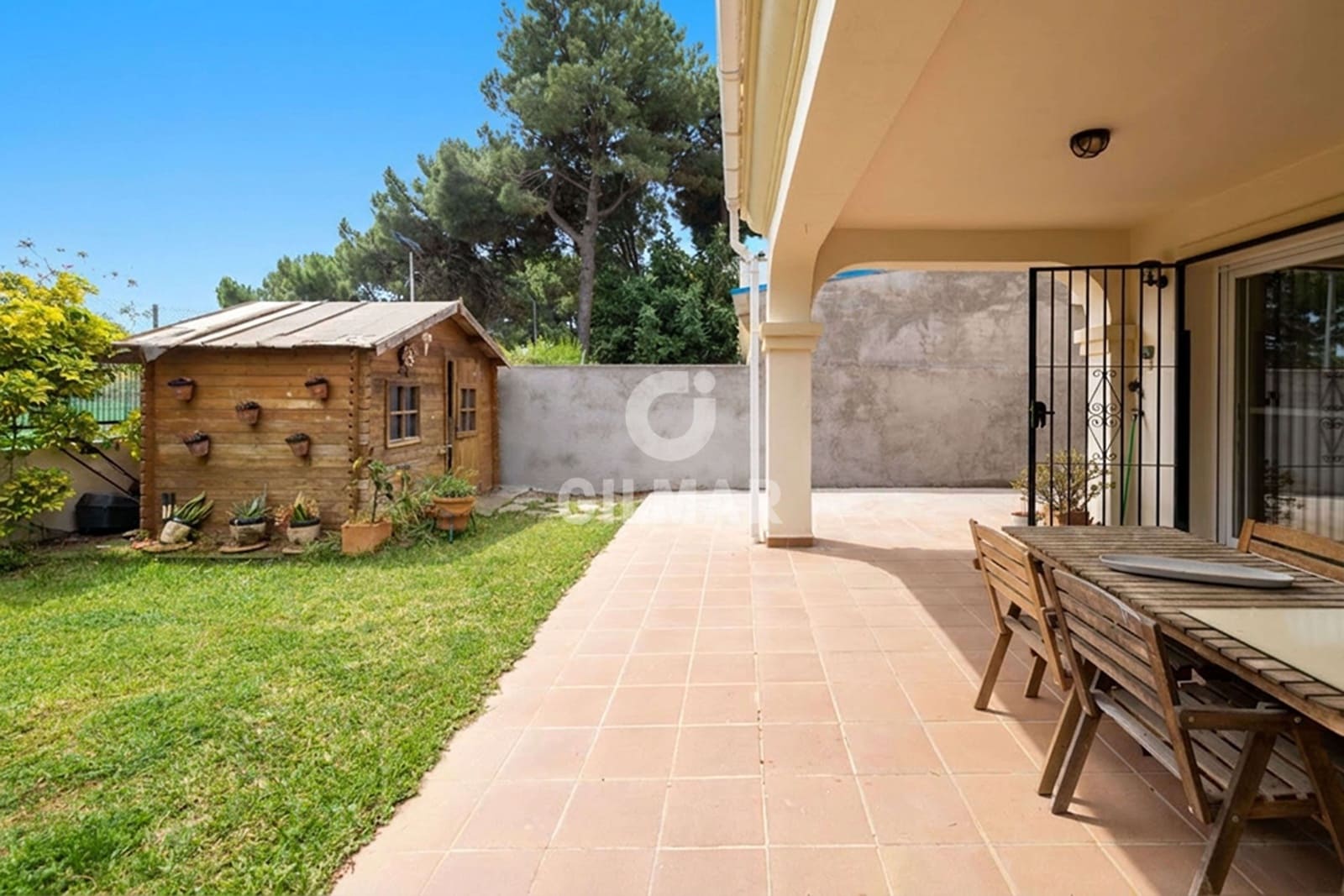 4 bedroom Terraced Villa for sale in Marbella with pool garage - € 790,000 (Ref: 9832327)