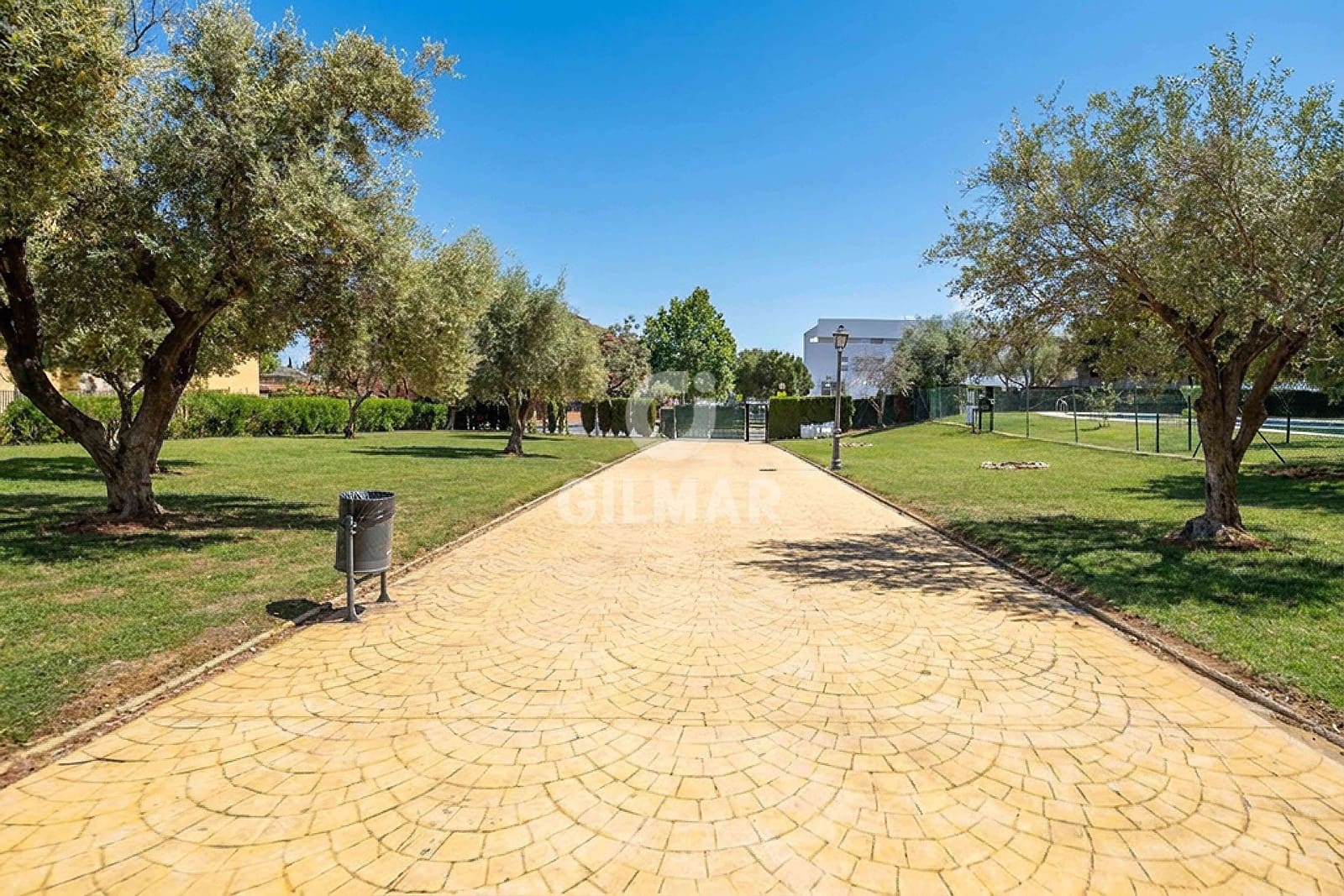 4 bedroom Terraced Villa for sale in Marbella with pool garage - € 790,000 (Ref: 9832327)