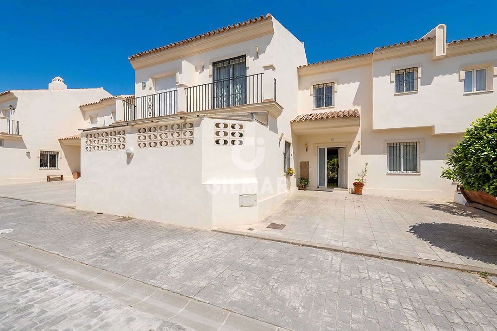 4 bedroom Terraced Villa for sale in Marbella with pool garage - € 790,000 (Ref: 9832327)