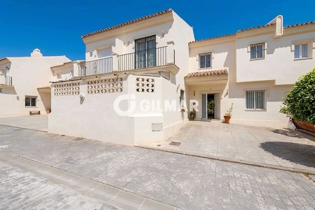4 quarto Moradia em Banda para venda em Las Chapas, Marbella com piscina garagem - 790 000 € (Ref: 9832327)