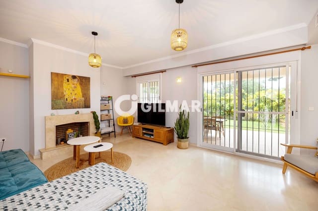 4 quarto Moradia em Banda para venda em Las Chapas, Marbella com piscina garagem - 790 000 € (Ref: 9832327)
