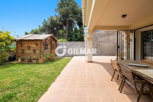 4 quarto Moradia em Banda para venda em Las Chapas, Marbella com piscina garagem - 790 000 € (Ref: 9832327)