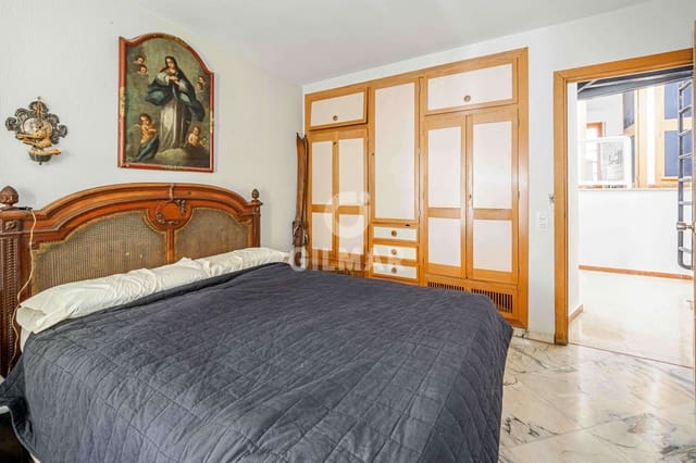 7 bedroom Terraced Villa for sale in Encarnación, Regina, Seville city - € 750,000 (Ref: 9834580)