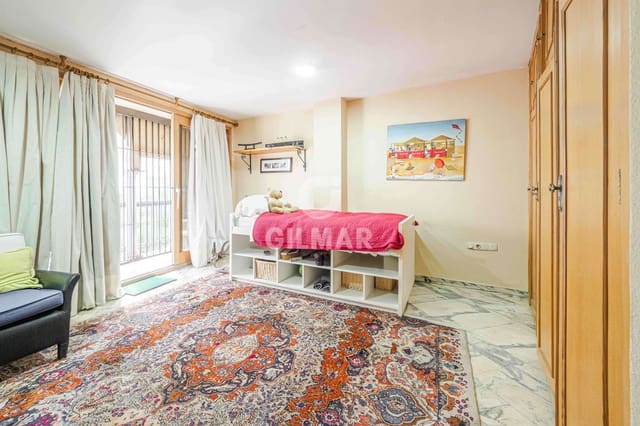 7 bedroom Terraced Villa for sale in Encarnación, Regina, Seville city - € 750,000 (Ref: 9834580)