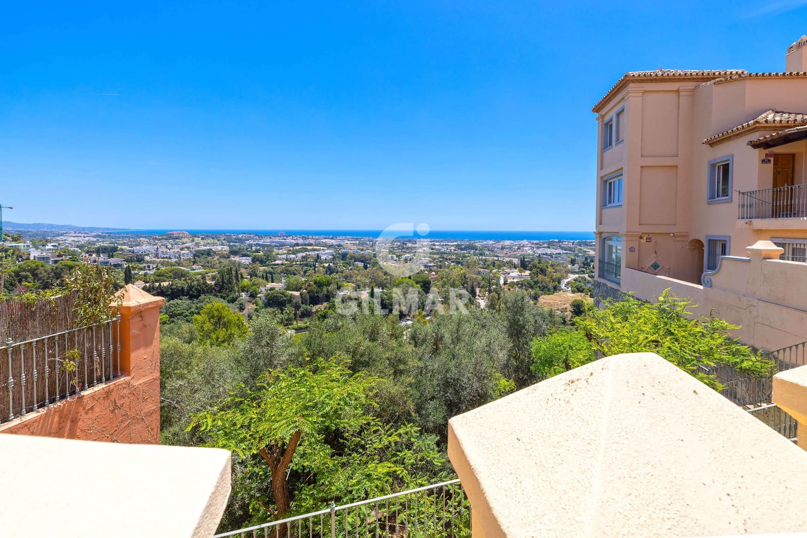 Piso de 2 habitaciones en Monte Halcones en venta con piscina - 675.000 € (Ref: 9838447)