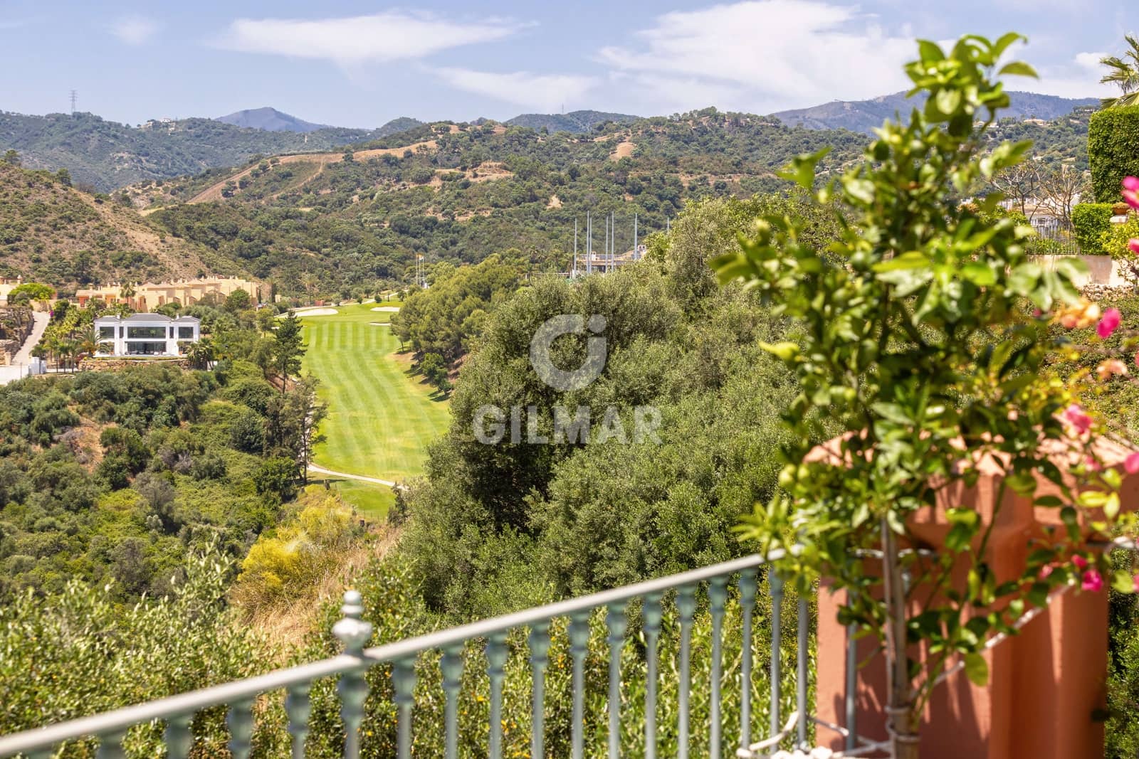Piso de 2 habitaciones en Monte Halcones en venta con piscina - 675.000 € (Ref: 9838447)