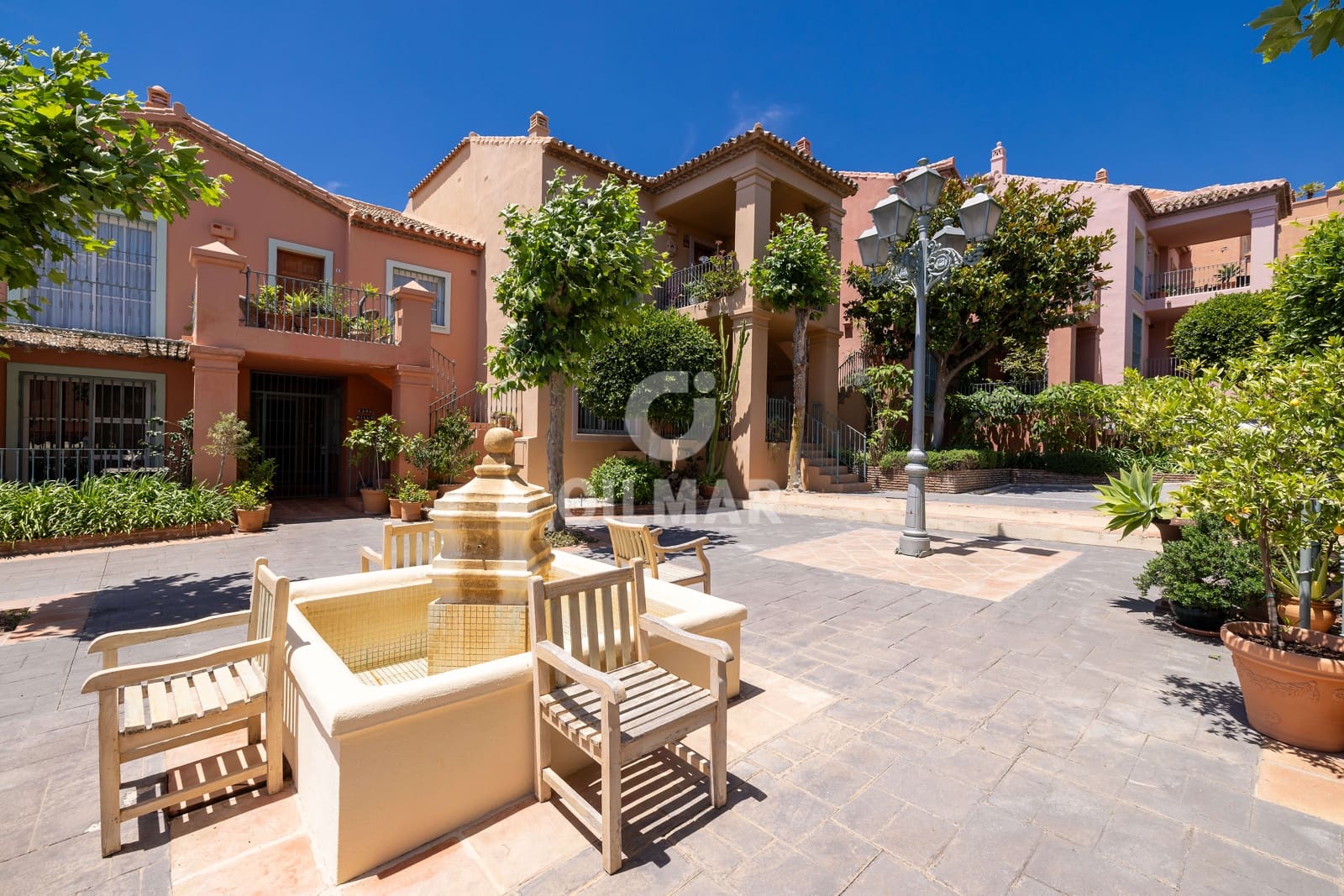 Piso de 2 habitaciones en Monte Halcones en venta con piscina - 675.000 € (Ref: 9838447)