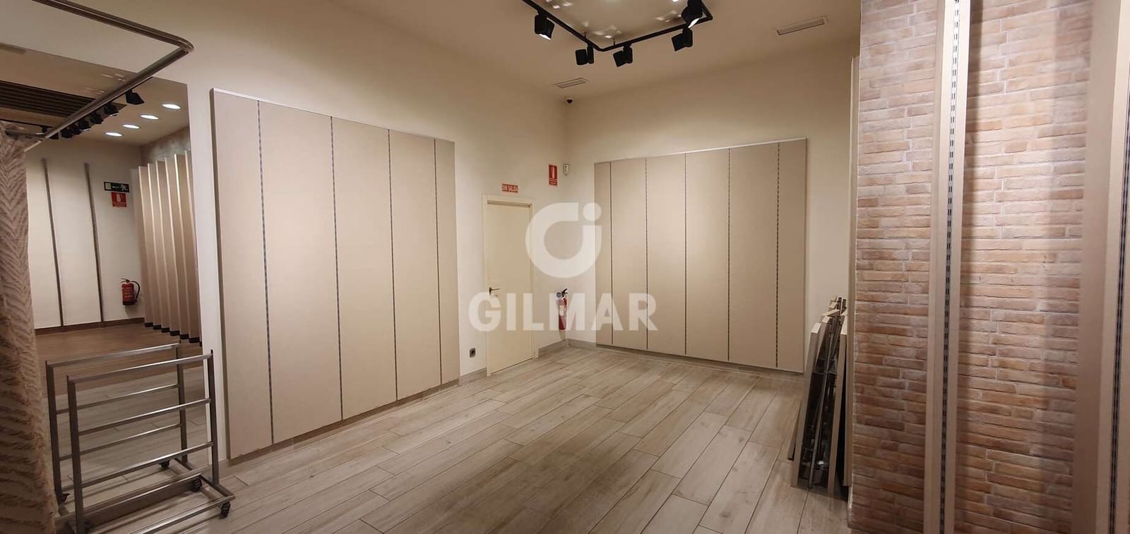 Erhverv til leje i Cadiz by - € 3.950 (Ref: 9848490)