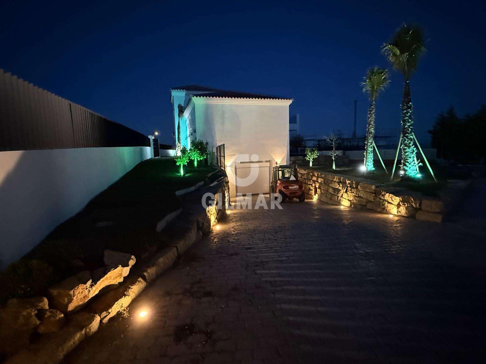 4 soveværelse Villa til salg i Estepona med swimmingpool garage - € 2.195.000 (Ref: 9850601)