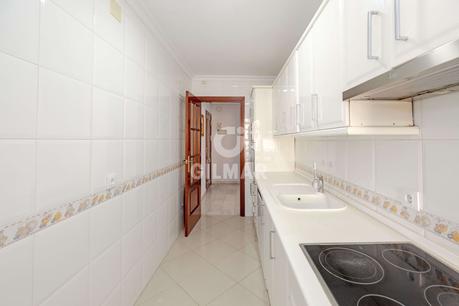 3 sypialnia Mieszkanie na sprzedaż w Marbella z basenem garażem - 640 000 € (Ref: 9850604)