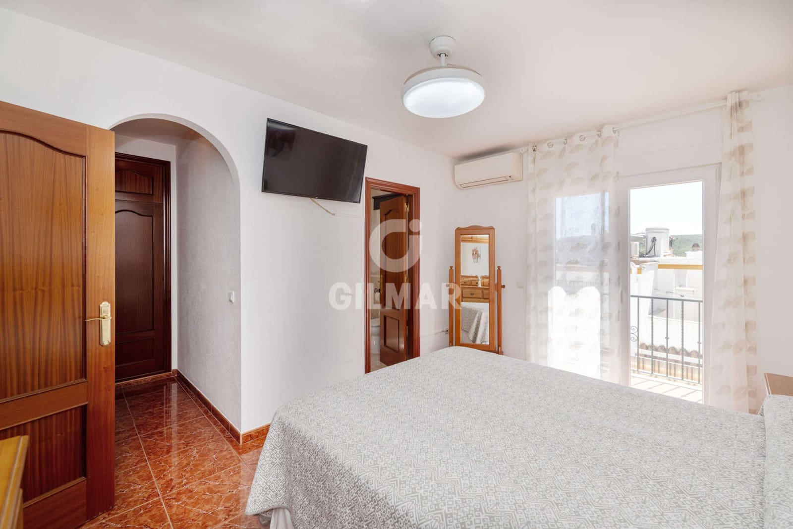 3 sovrum Radhus till salu i Estepona med garage - 567 000 € (Ref: 9855944)