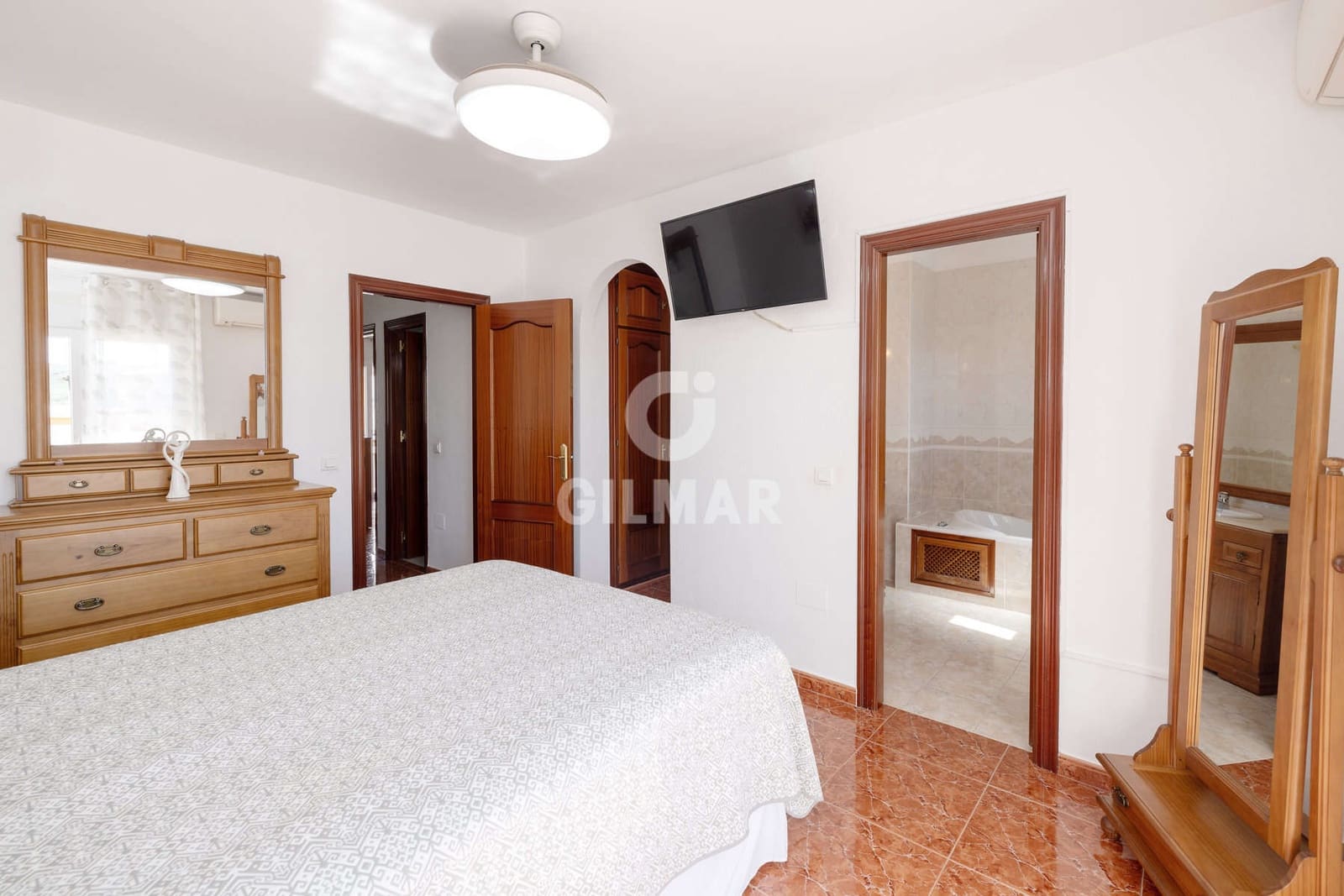 3 sovrum Radhus till salu i Estepona med garage - 567 000 € (Ref: 9855944)