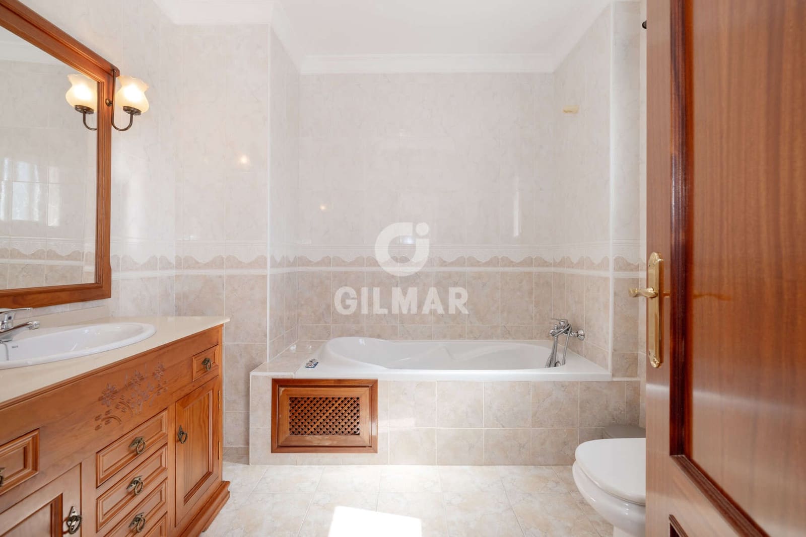 3 sovrum Radhus till salu i Estepona med garage - 567 000 € (Ref: 9855944)
