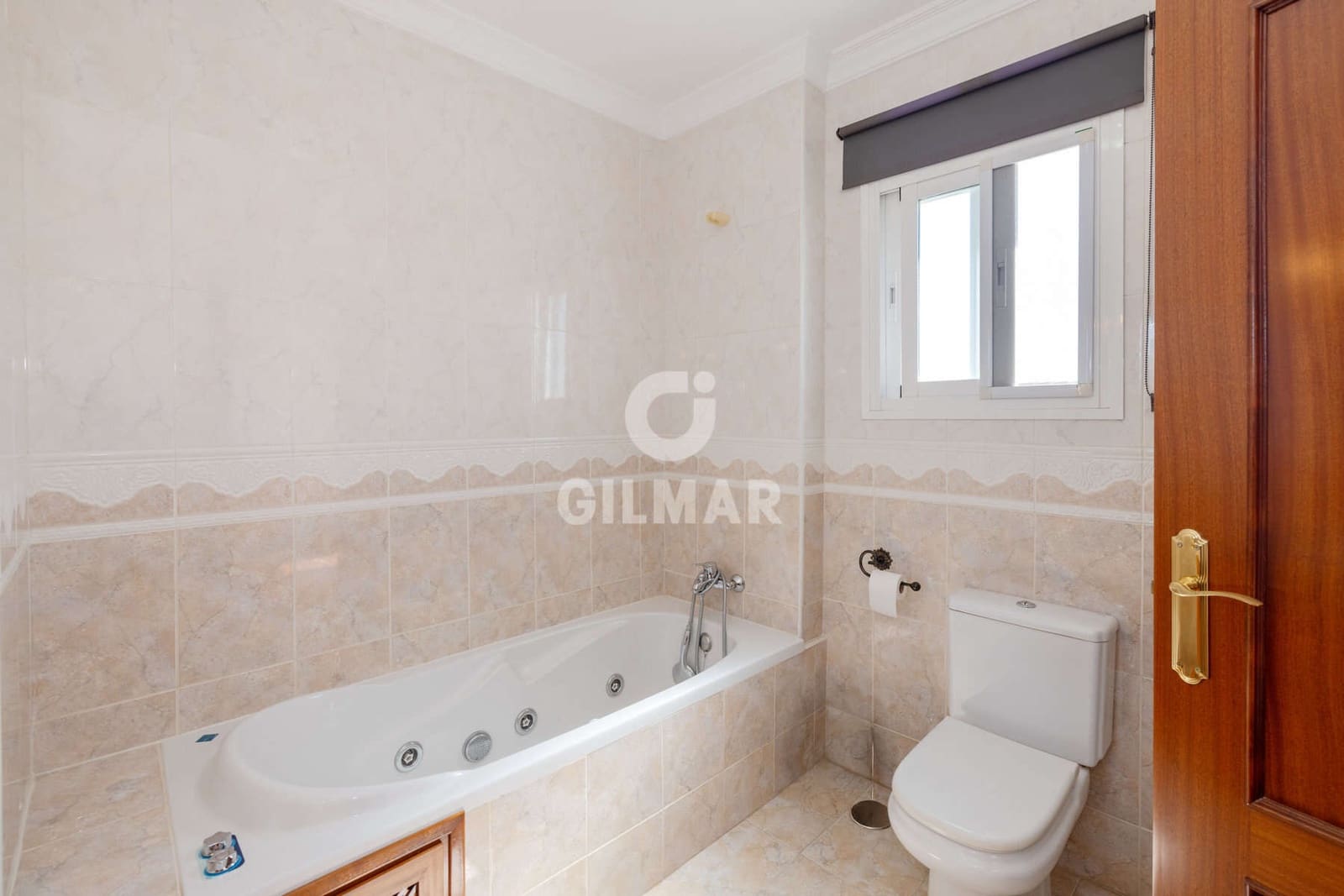3 sovrum Radhus till salu i Estepona med garage - 567 000 € (Ref: 9855944)