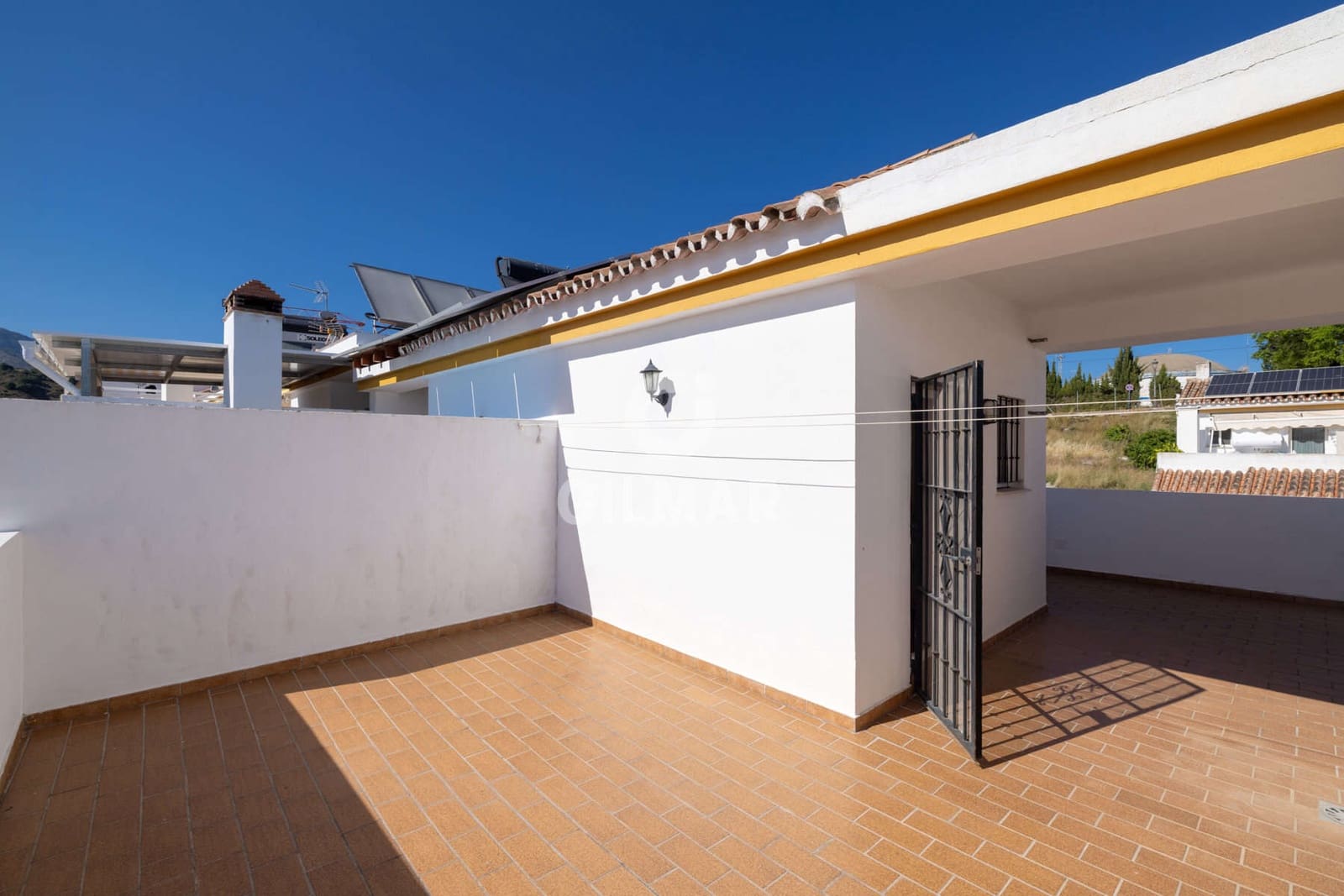 3 sovrum Radhus till salu i Estepona med garage - 567 000 € (Ref: 9855944)