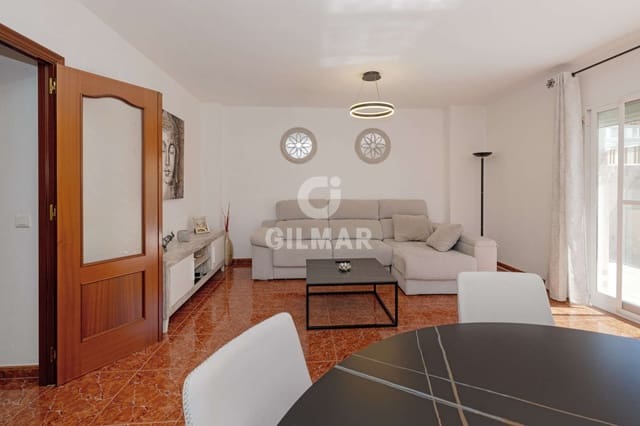 3 sovrum Radhus till salu i Sierra de Estepona - Avda. de Andalucía, Estepona med garage - 567 000 € (Ref: 9855944)