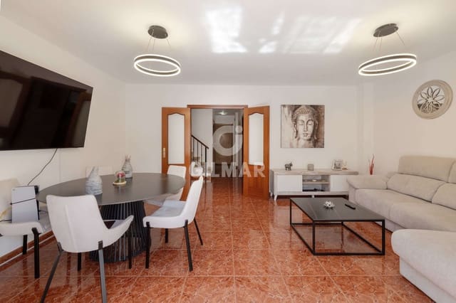 3 sovrum Radhus till salu i Sierra de Estepona - Avda. de Andalucía, Estepona med garage - 567 000 € (Ref: 9855944)