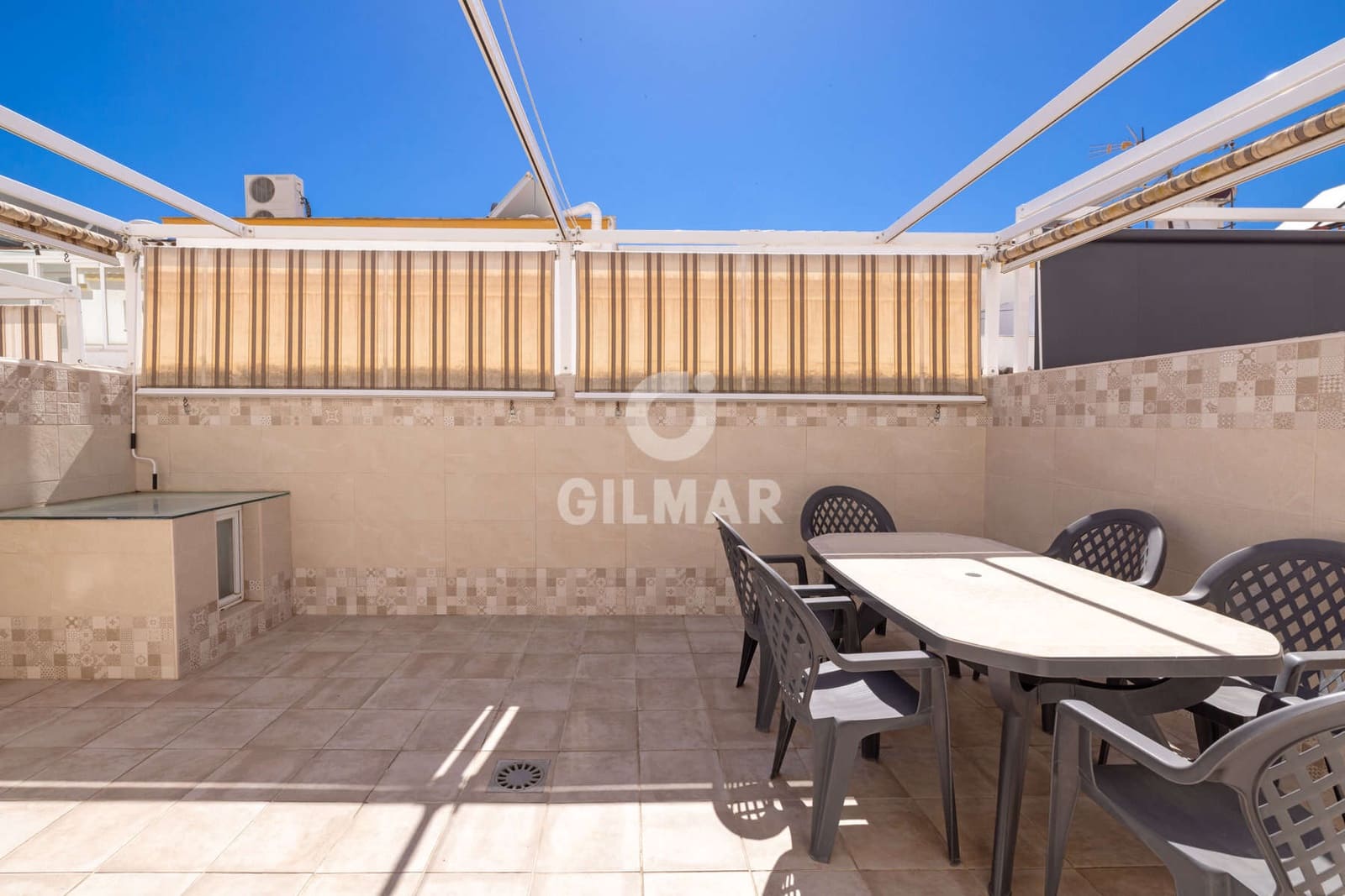 3 sovrum Radhus till salu i Estepona med garage - 567 000 € (Ref: 9855944)