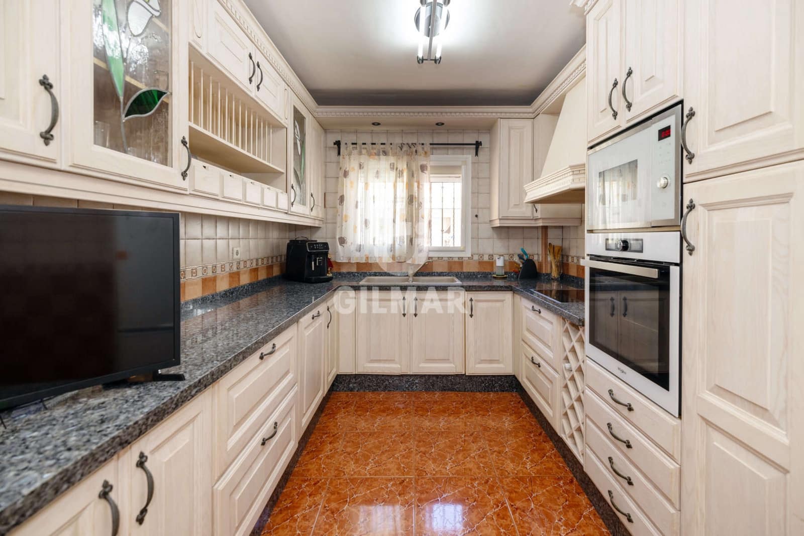 3 sovrum Radhus till salu i Estepona med garage - 567 000 € (Ref: 9855944)