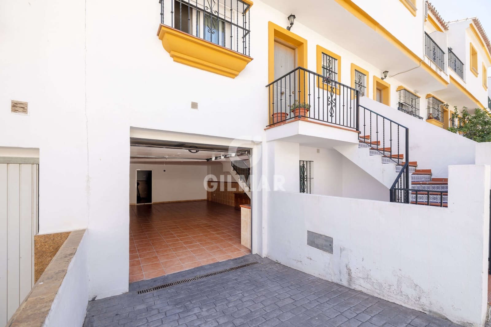 3 sovrum Radhus till salu i Estepona med garage - 567 000 € (Ref: 9855944)