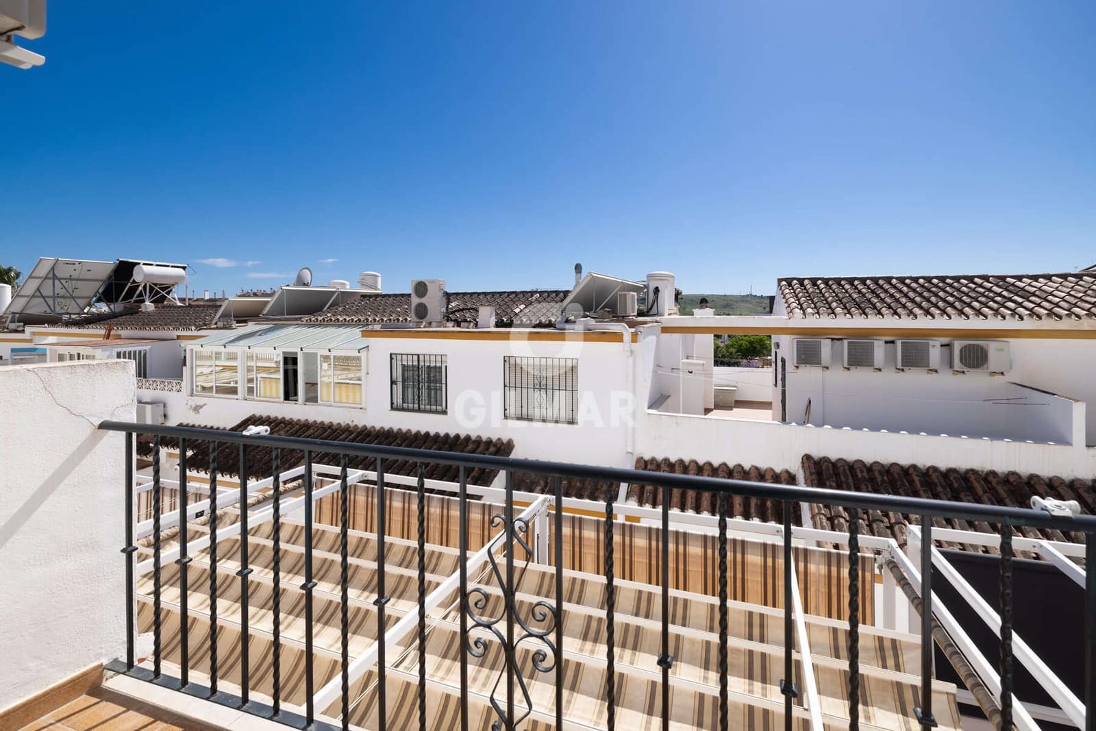 3 sovrum Radhus till salu i Estepona med garage - 567 000 € (Ref: 9855944)
