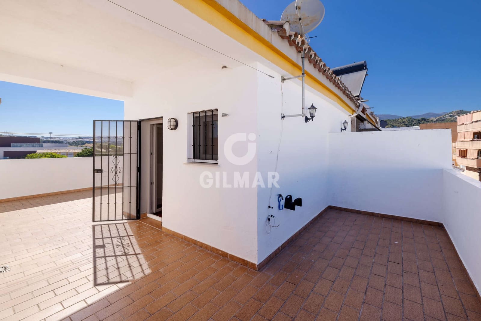 3 sovrum Radhus till salu i Estepona med garage - 567 000 € (Ref: 9855944)