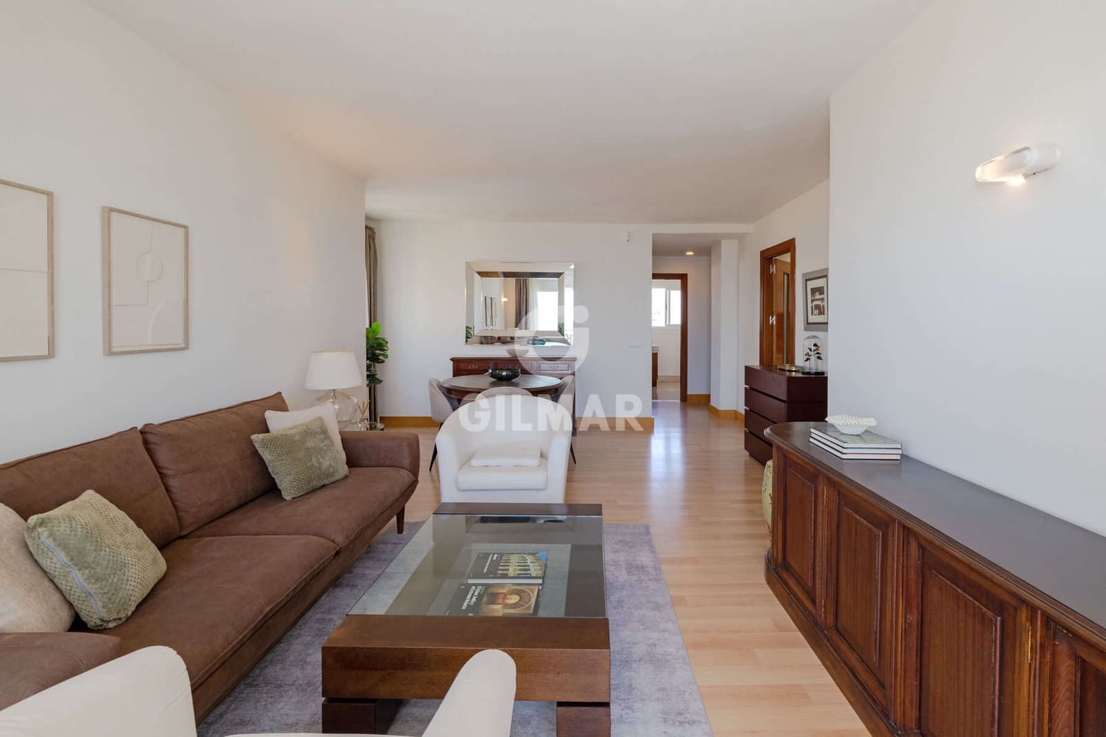 Piso de 3 habitaciones en Estepona en venta con piscina - 1.050.000 € (Ref: 9855945)