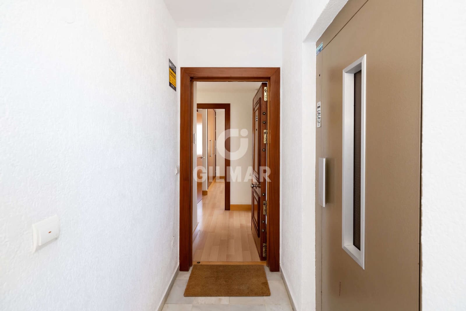 Piso de 3 habitaciones en Estepona en venta con piscina - 1.050.000 € (Ref: 9855945)