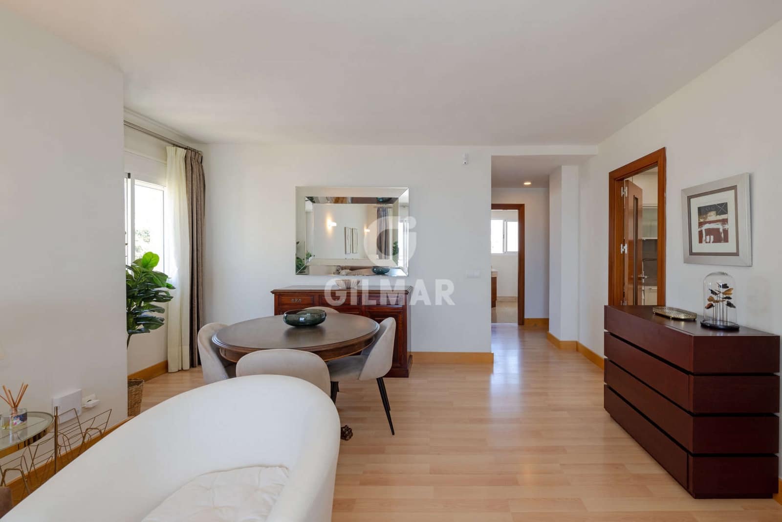 Piso de 3 habitaciones en Estepona en venta con piscina - 1.050.000 € (Ref: 9855945)