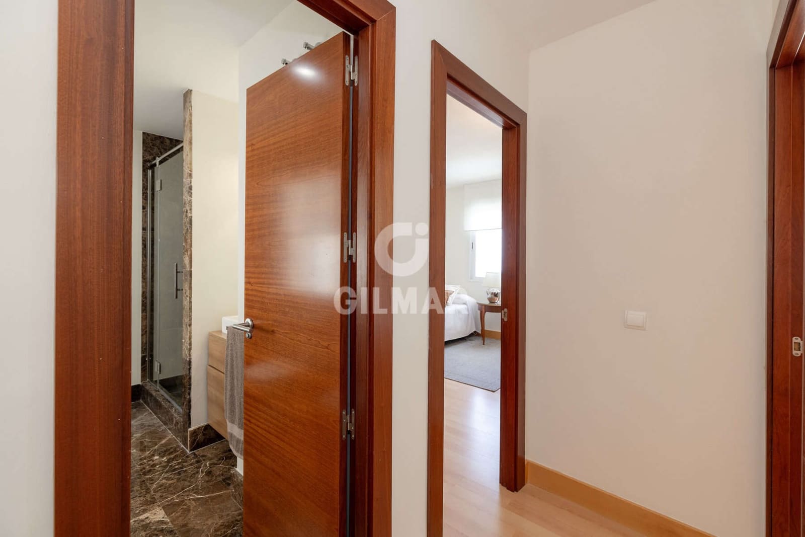 Piso de 3 habitaciones en Estepona en venta con piscina - 1.050.000 € (Ref: 9855945)