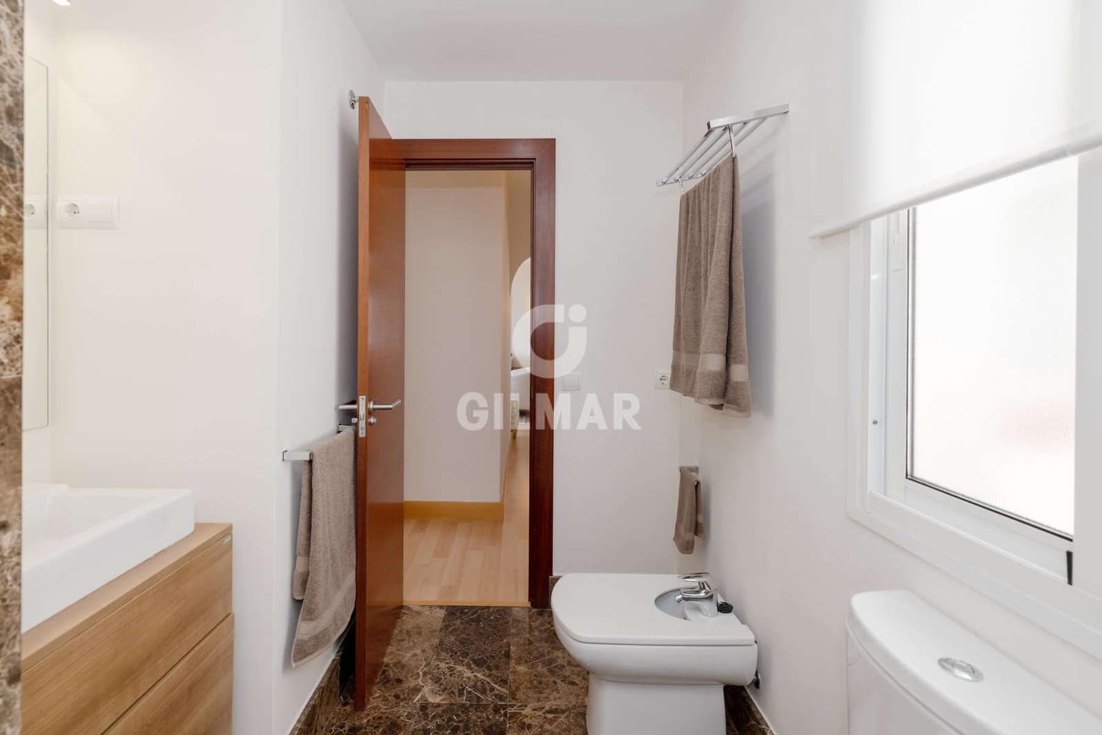 Piso de 3 habitaciones en Estepona en venta con piscina - 1.050.000 € (Ref: 9855945)