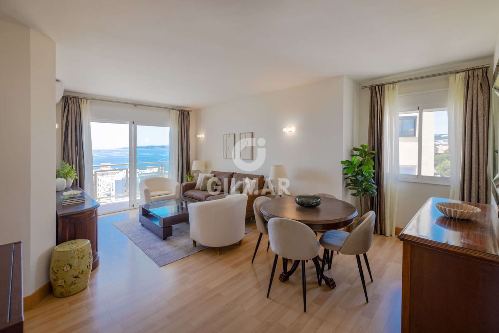 Piso de 3 habitaciones en Estepona en venta con piscina - 1.050.000 € (Ref: 9855945)