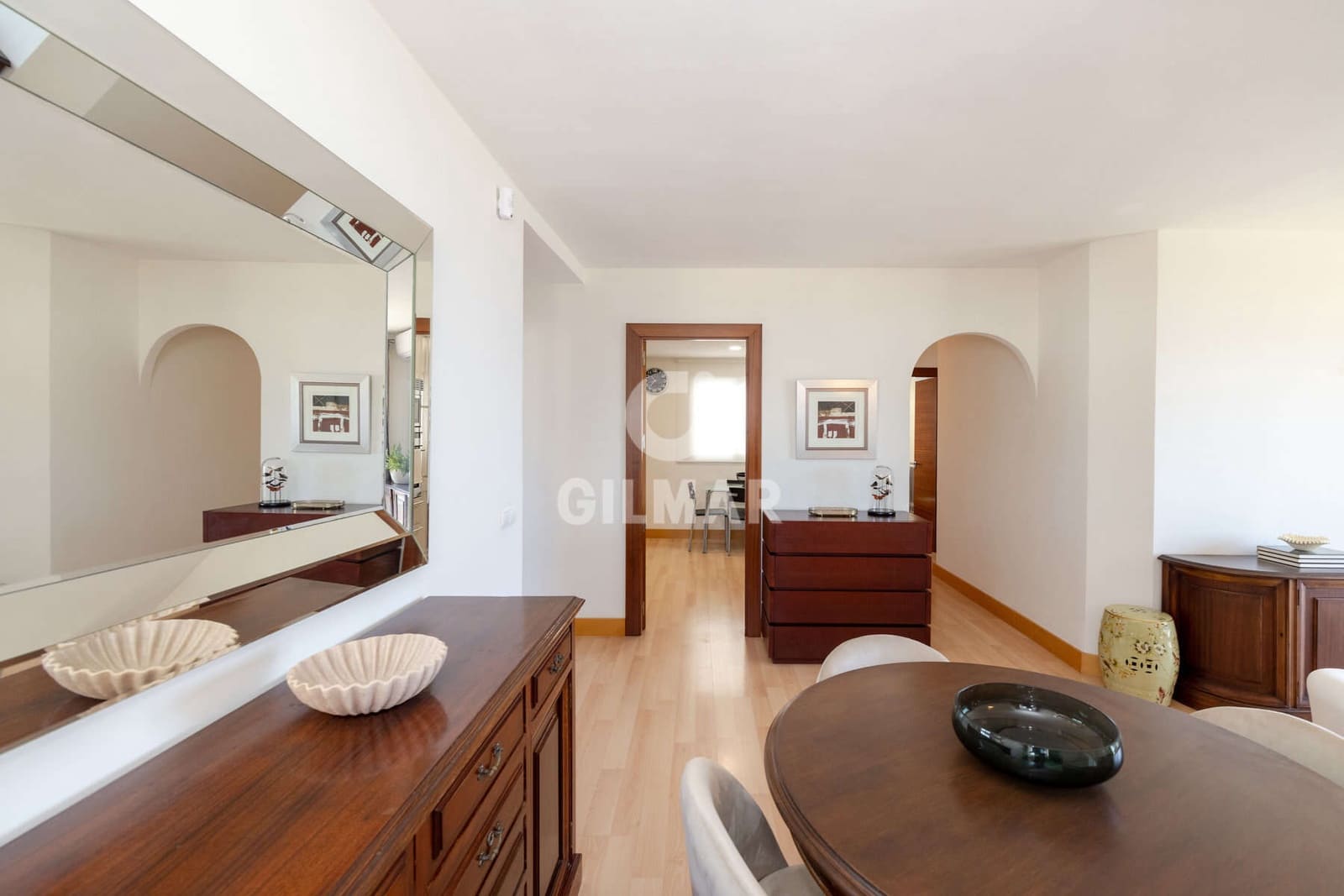 Piso de 3 habitaciones en Estepona en venta con piscina - 1.050.000 € (Ref: 9855945)