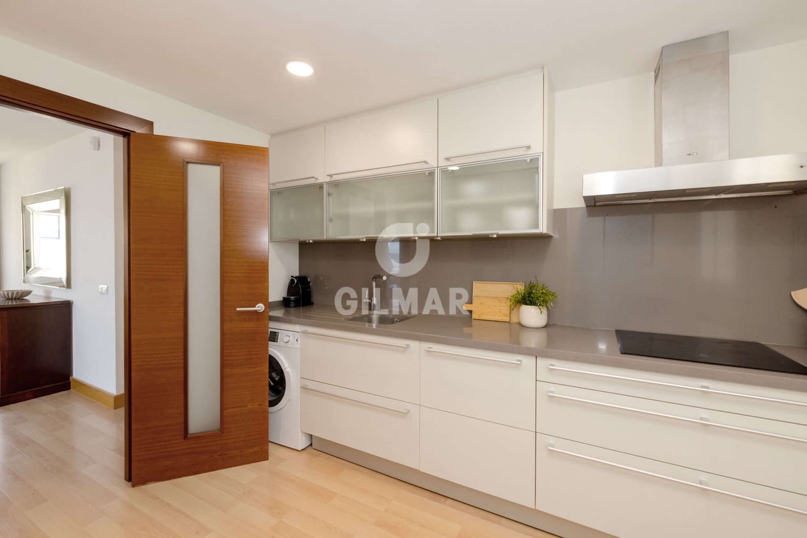 Piso de 3 habitaciones en Estepona en venta con piscina - 1.050.000 € (Ref: 9855945)