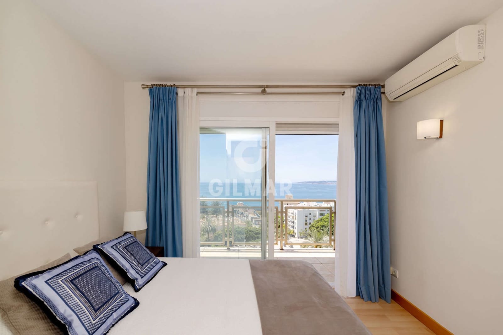 Piso de 3 habitaciones en Estepona en venta con piscina - 1.050.000 € (Ref: 9855945)