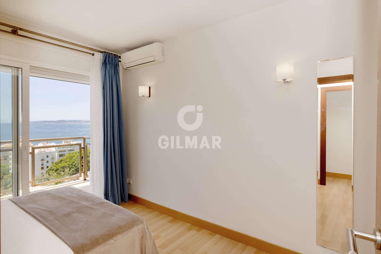 Piso de 3 habitaciones en Estepona en venta con piscina - 1.050.000 € (Ref: 9855945)