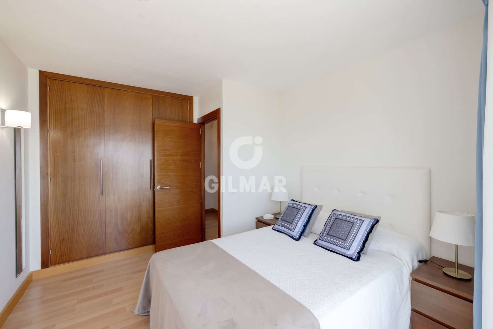 Piso de 3 habitaciones en Estepona en venta con piscina - 1.050.000 € (Ref: 9855945)