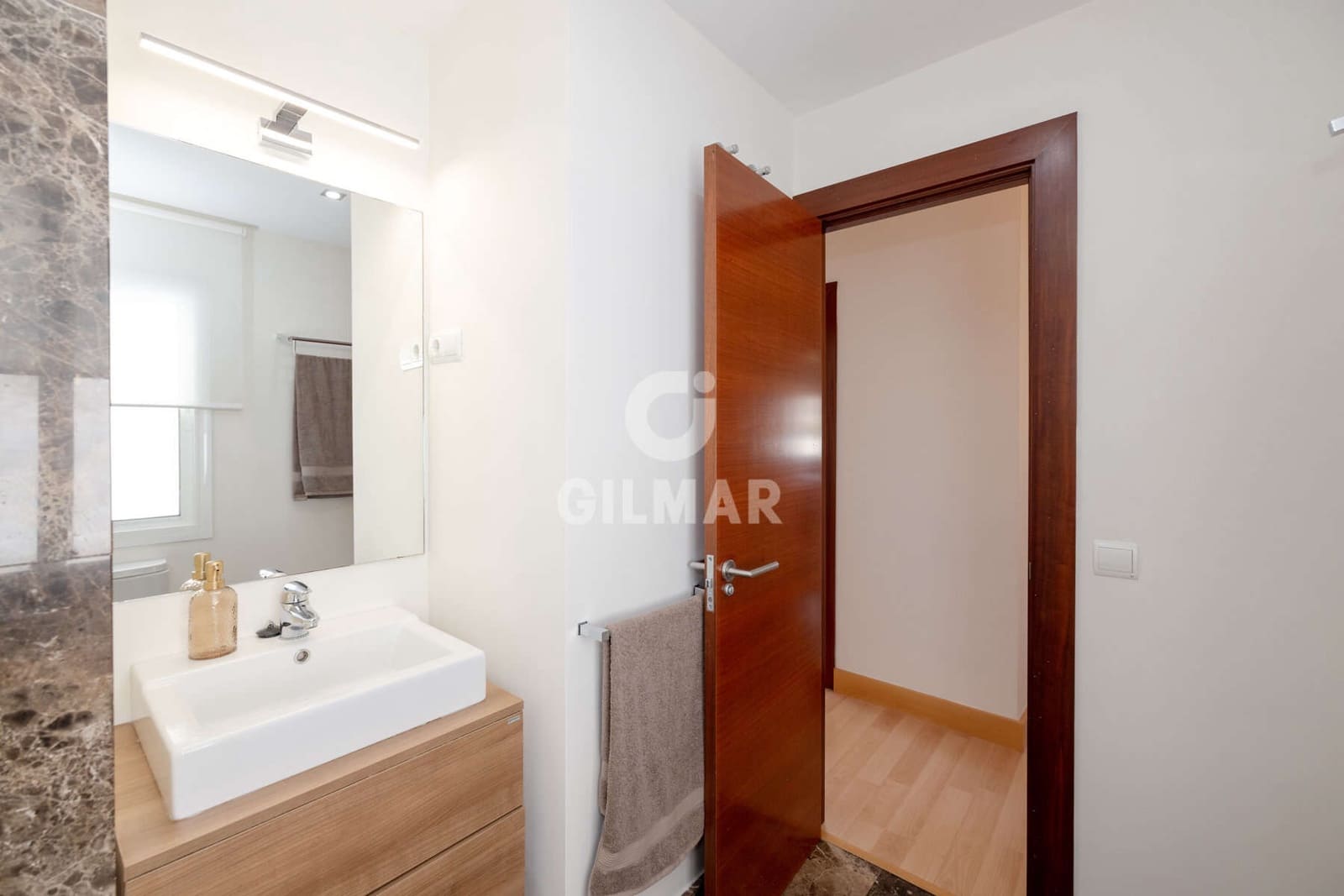 Piso de 3 habitaciones en Estepona en venta con piscina - 1.050.000 € (Ref: 9855945)
