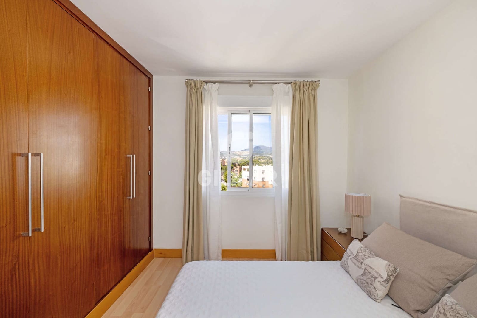Piso de 3 habitaciones en Estepona en venta con piscina - 1.050.000 € (Ref: 9855945)