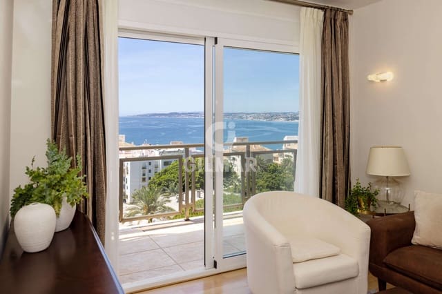 Piso de 3 habitaciones en Puerto de Estepona, Estepona en venta con piscina - 1.050.000 € (Ref: 9855945)