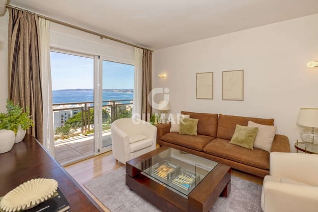 Piso de 3 habitaciones en Puerto de Estepona, Estepona en venta con piscina - 1.050.000 € (Ref: 9855945)