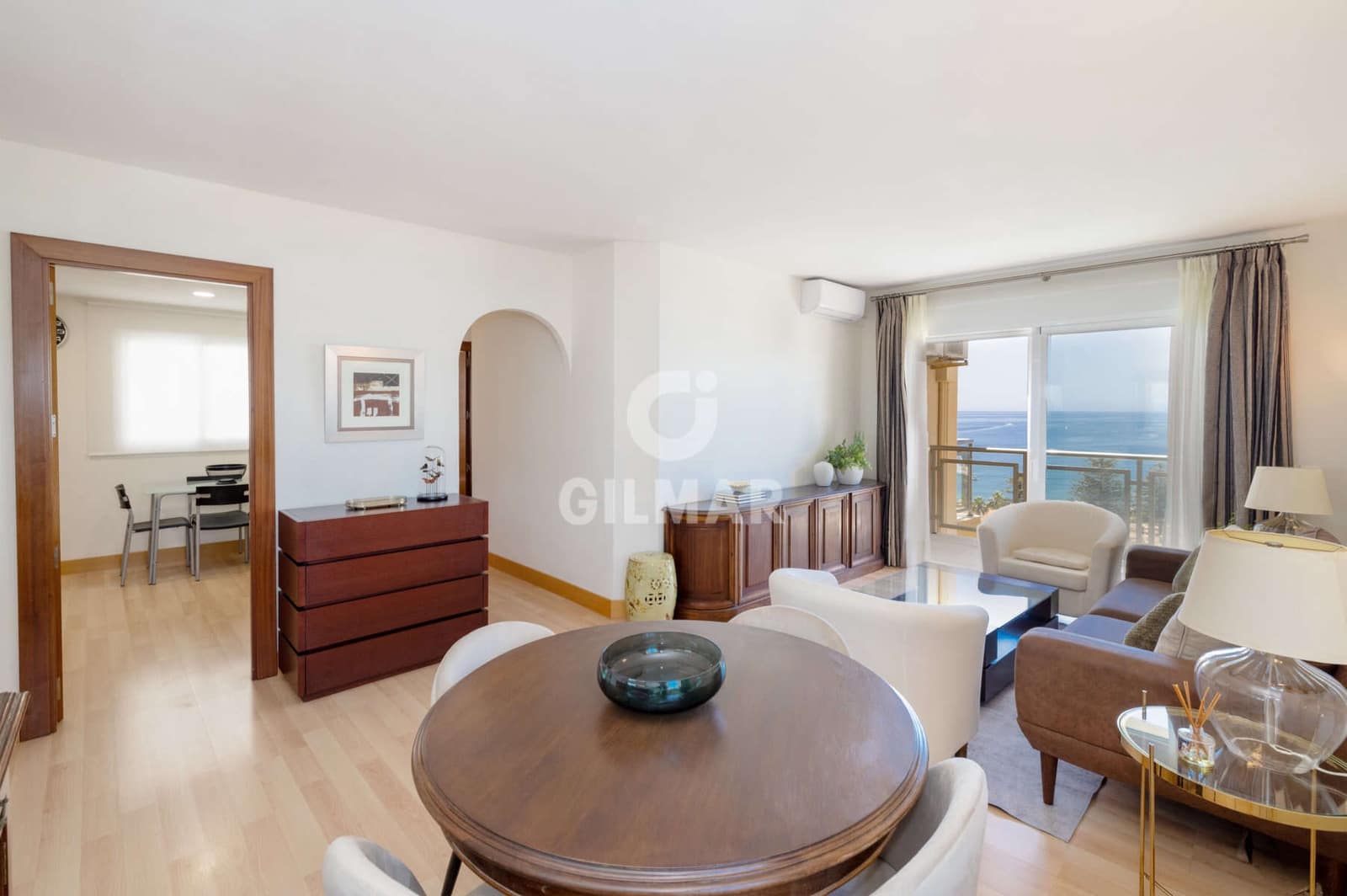 Piso de 3 habitaciones en Estepona en venta con piscina - 1.050.000 € (Ref: 9855945)