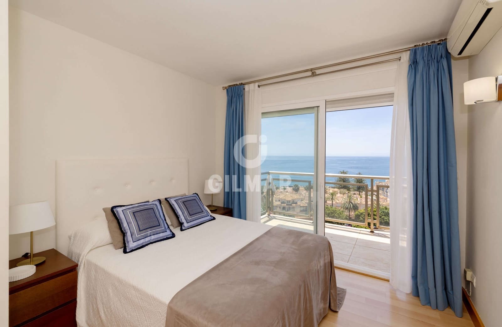 Piso de 3 habitaciones en Estepona en venta con piscina - 1.050.000 € (Ref: 9855945)