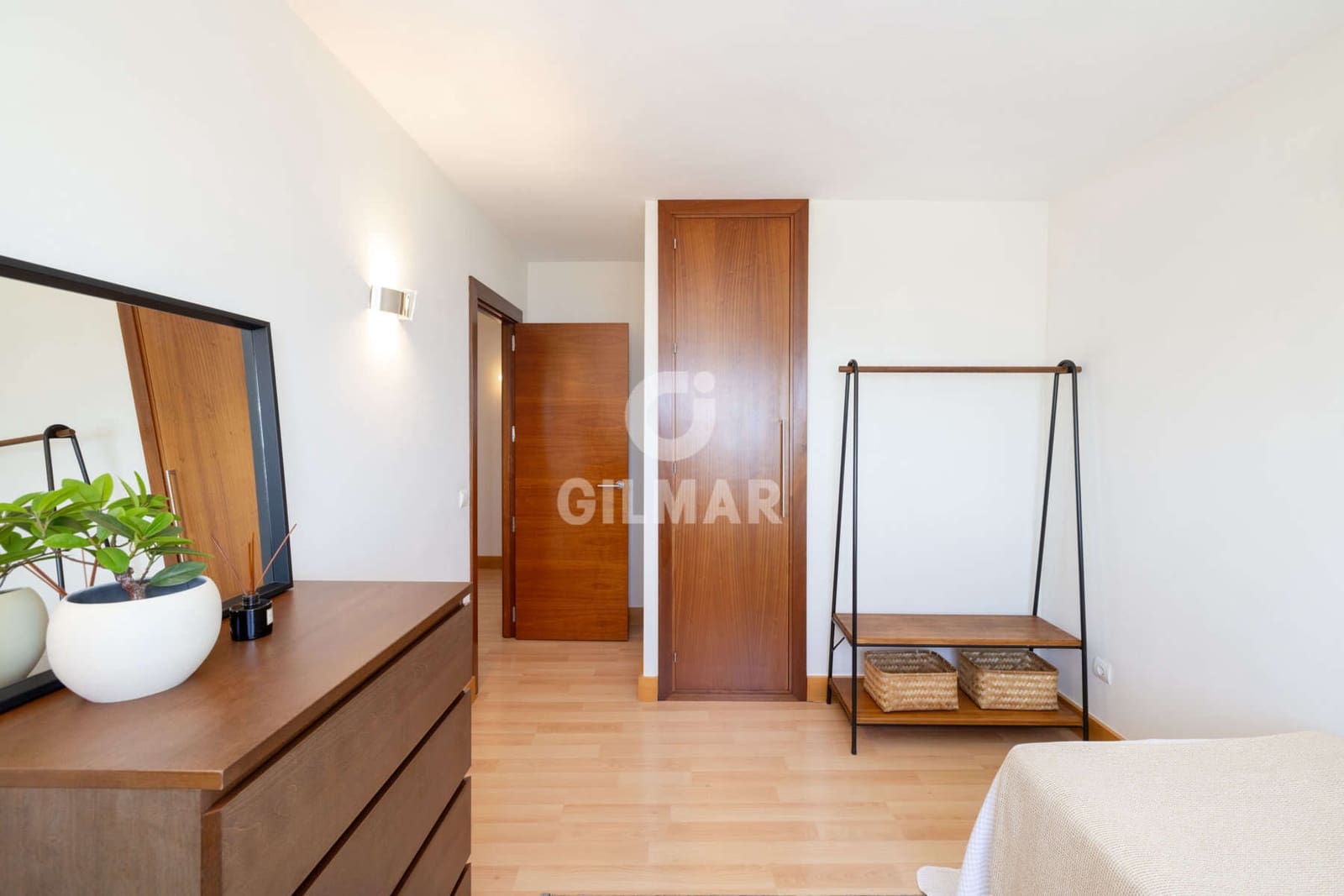 Piso de 3 habitaciones en Estepona en venta con piscina - 1.050.000 € (Ref: 9855945)